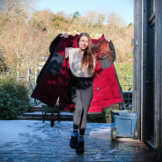 Sports-Cape Fully Waterproof & Insulated - Black & Burgundy