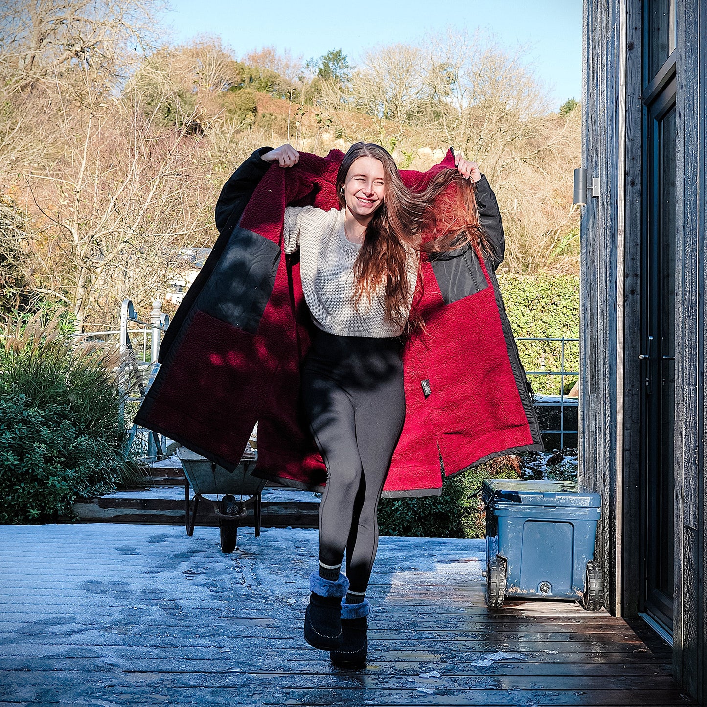 Sports-Cape Fully Waterproof & Insulated - Black & Burgundy
