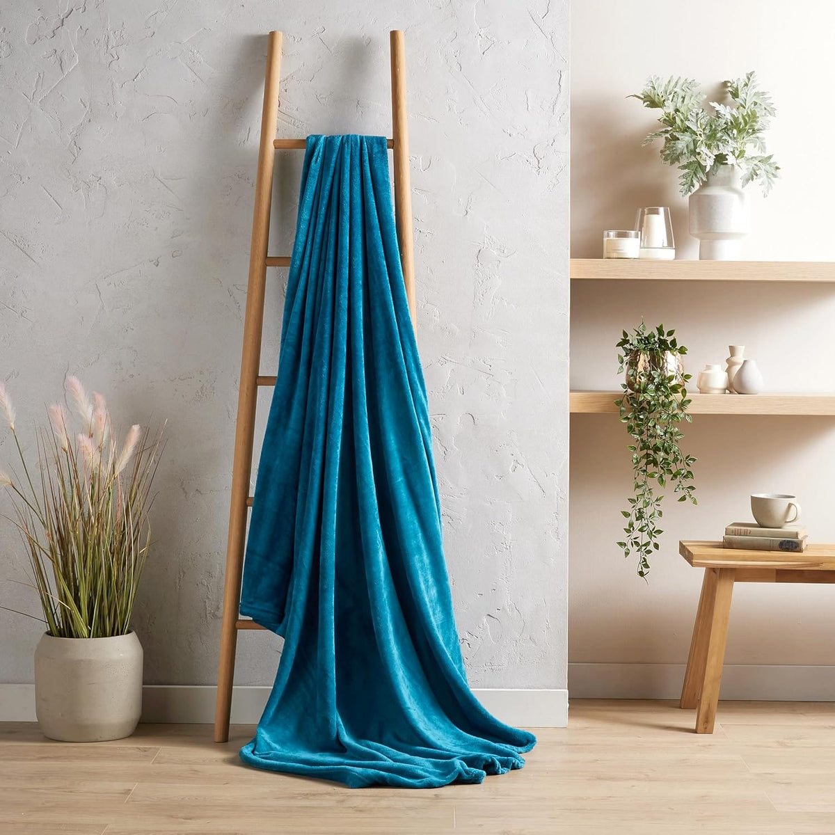 OLIVIA ROCCO Flannel Ultra Soft Fleece Throw Blanket Lightweight All Season For Bed Sofa